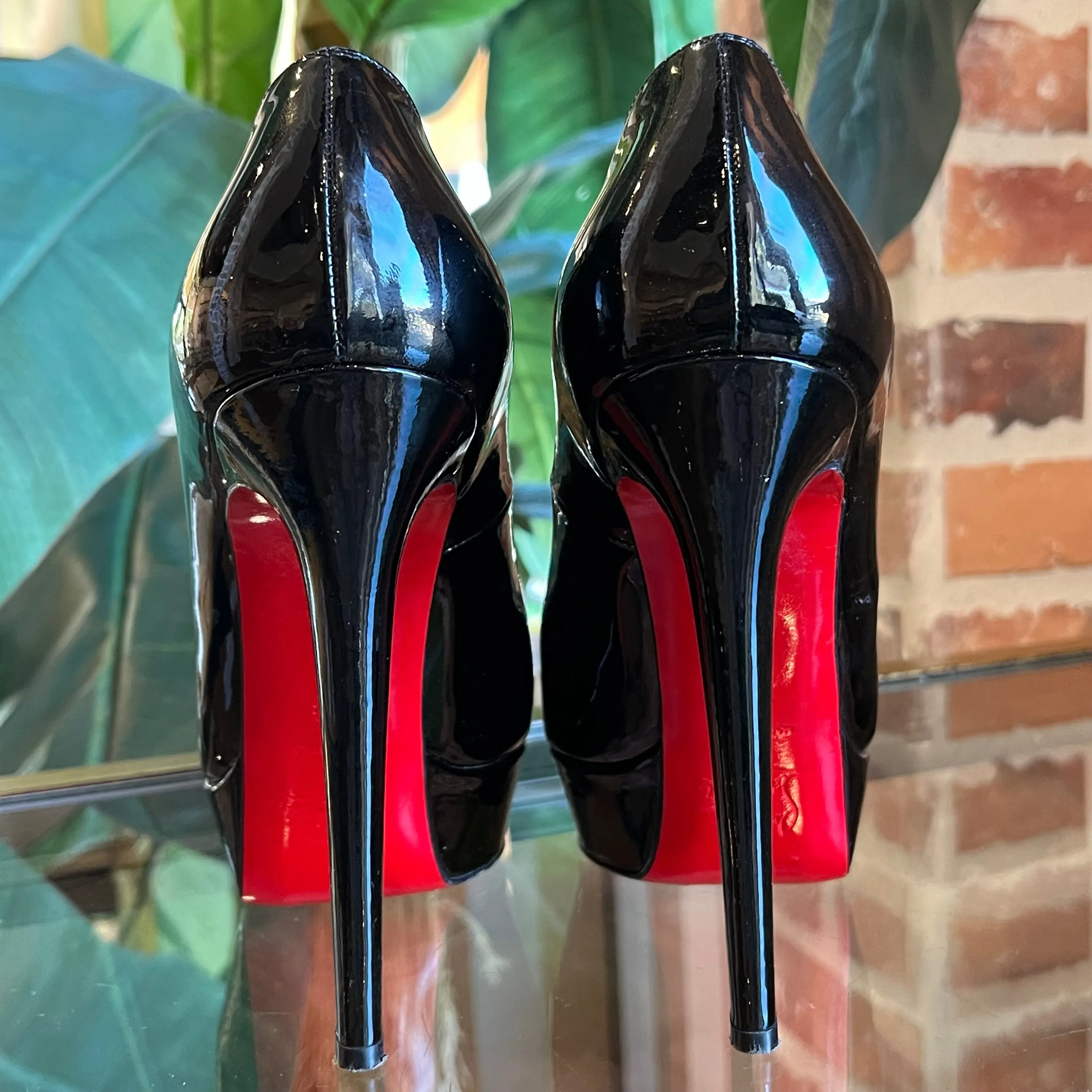 CHRISTIAN LOUBOUTIN Black Patent Leather Kate Pumps